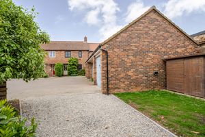 8 Fox Garth- click for photo gallery